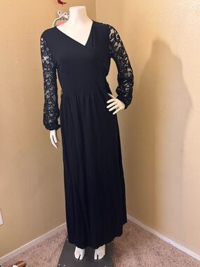 Black Lace Sleeve V-Neck Maxi Dress